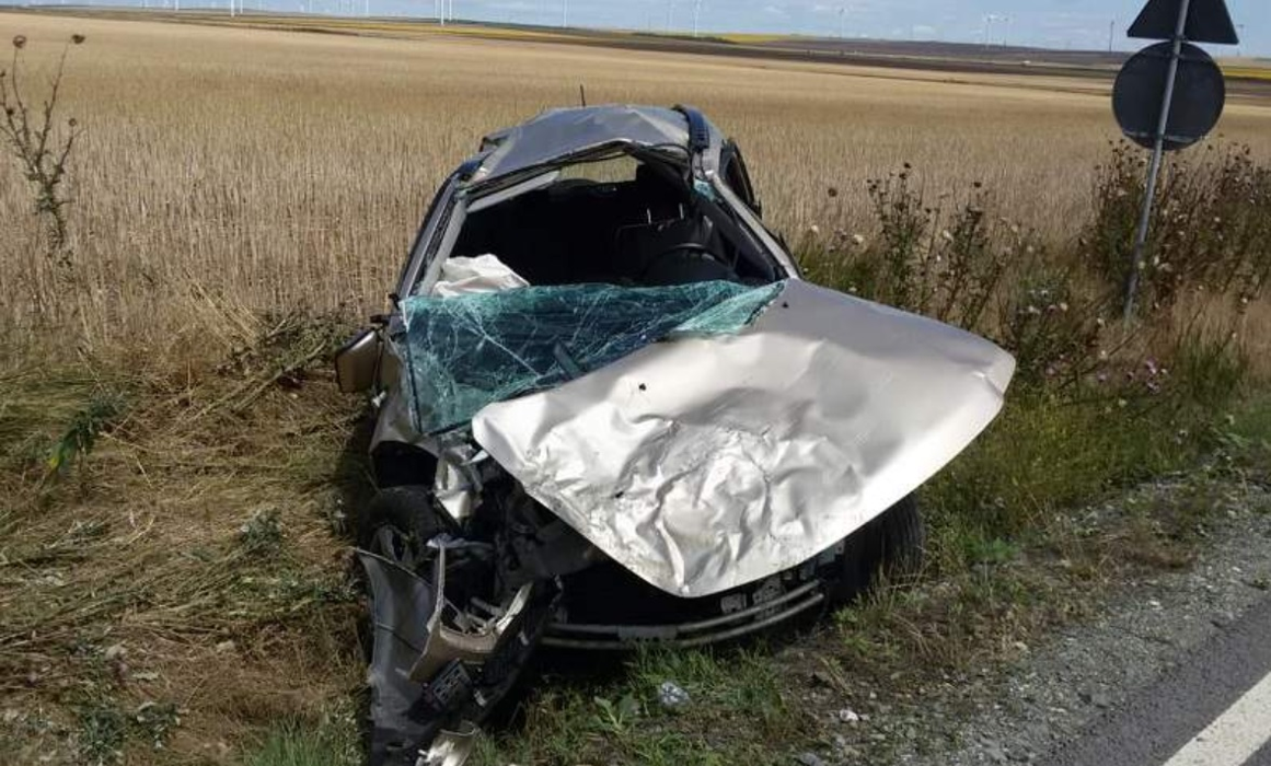 Momente de groază în Constanța! 3 copii și un adult au fost răniți, după ce maşina în care erau s-a răsturnat într-o curbă