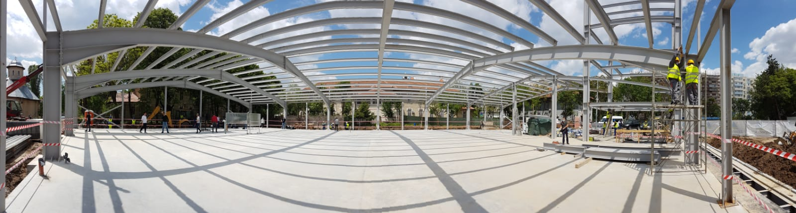 Primarul Sectorului 4, Daniel Băluță, și secretarul de stat Raed Arafat, pe șantierul celei mai moderne Unități de Primiri Urgențe din România, construită în curtea Spitalului ”Bagdasar-Arseni” din București