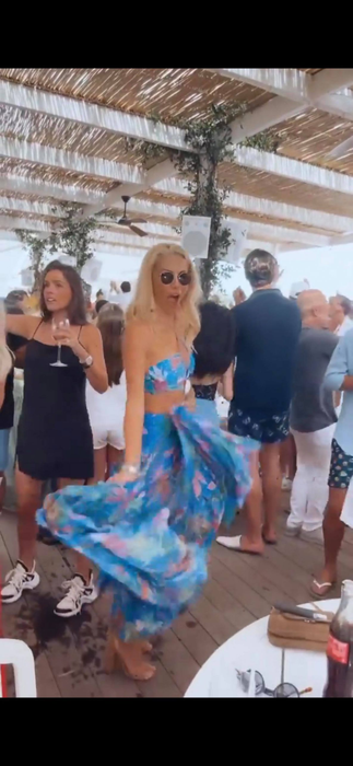 Petrecere cu fotbaliști și celebrități din România la Saint Tropez