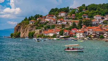 Destinația spectaculoasă din Europa care rivalizează cu Grecia. Peisaje superbe, dar mult mai puțini turiști