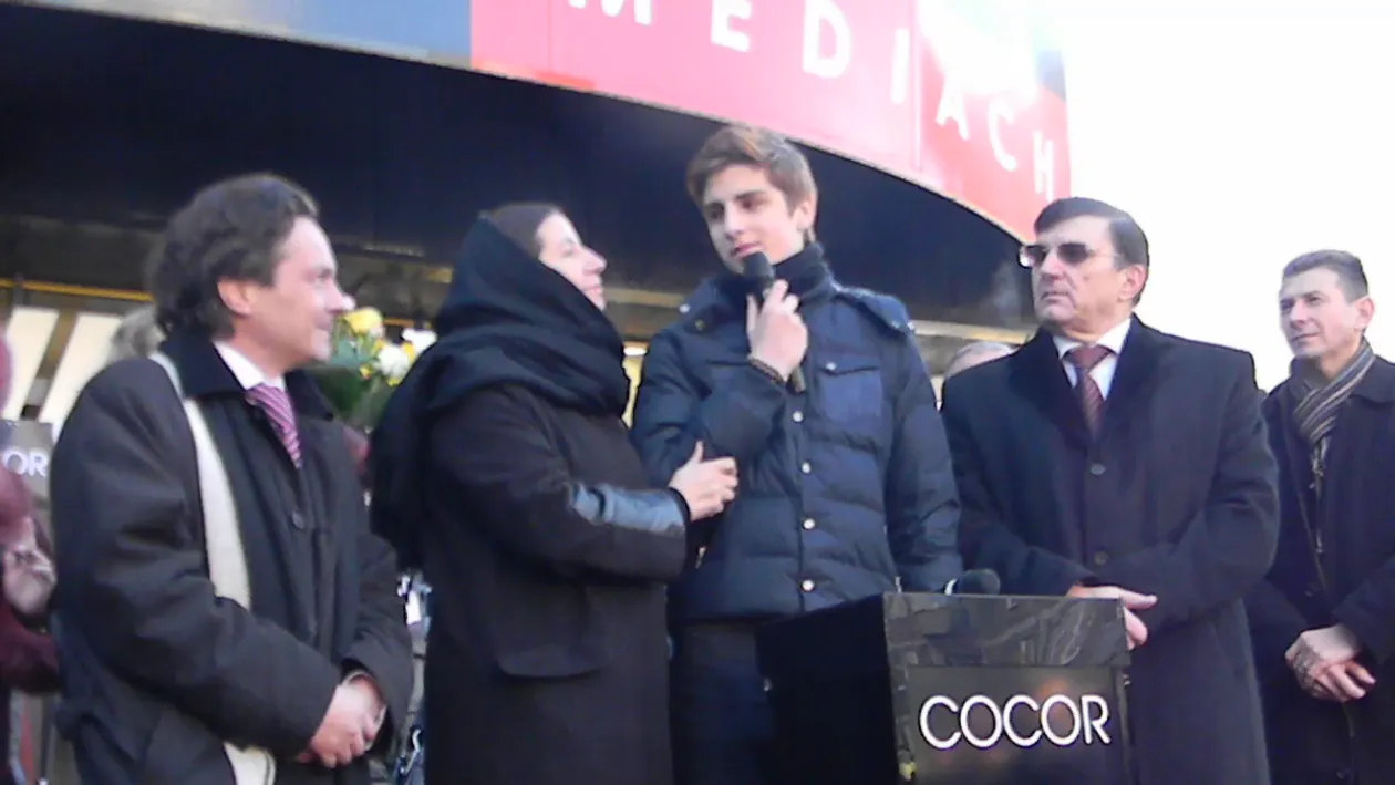 Fiul lui Serban Ionescu, emotionat la dezvelirea stelei tatalui sau! Uite cum l-a imbarbatat mama sa si ce mesaj a transmis!