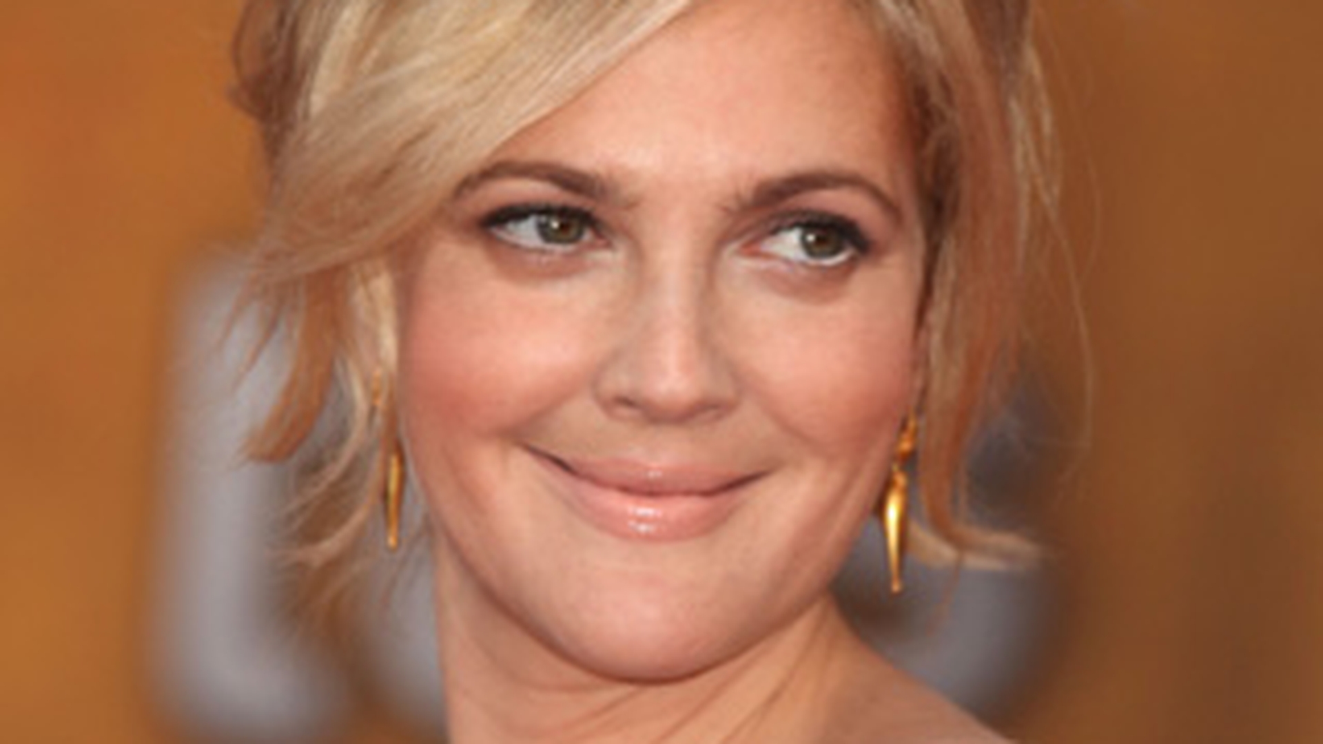 Drew Barrymore: "Am incercat sexul prin telefon si mi se pare foarte ciudat"