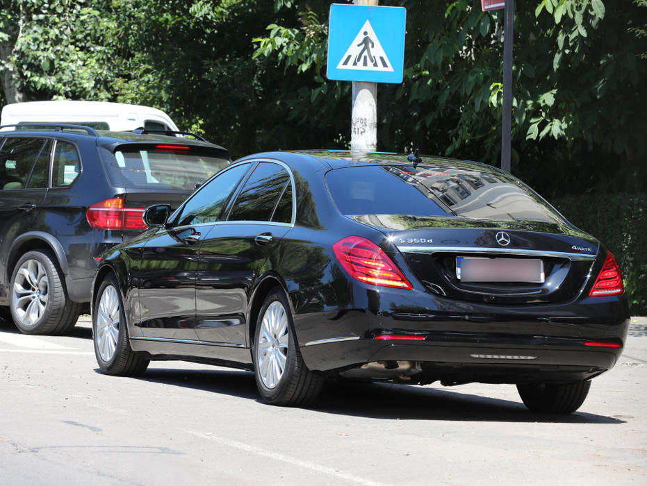 Fulgy al Clejanilor a picat examenul de BAC cu nişte note ruşinoase, dar a primit cadou de la părinţi un Mercedes în valoare de 100.000 de euro!
