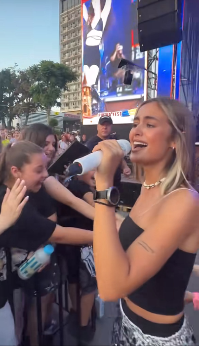 Iuliana Beregoi, acuzată că are „aere” de vedetă. Ce ar fi făcut la un concert din Piatra Neamț/ sursă foto: TikTok