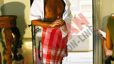 Radu Valcan, sexy, transpirat si dezbracat intr-o baie turceasca!