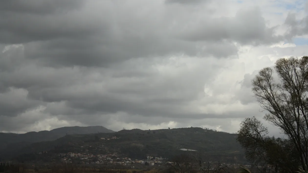 Vreme închisă, dar mai caldă decât în mod normal