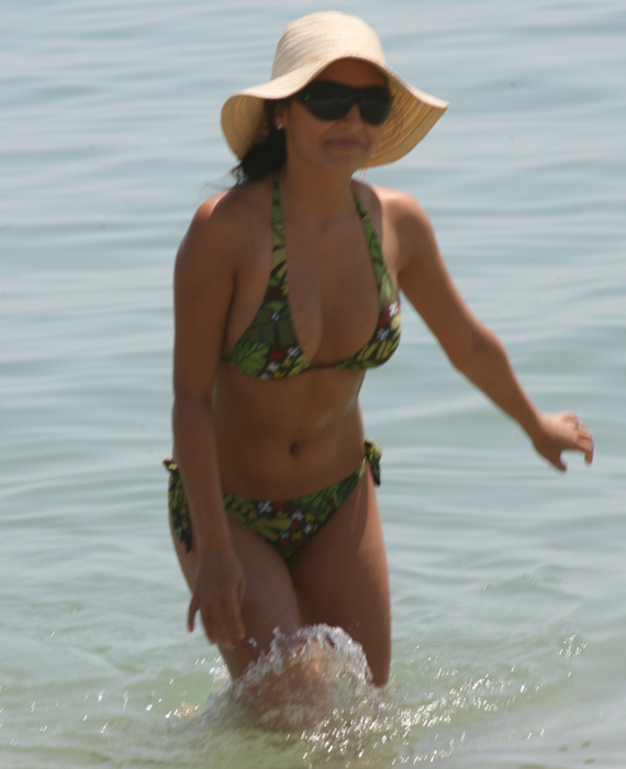 Avem singurele imagini cu Andra Măruță în costum de baie. Cum arată trupul ei, de fapt, și de ce îl ascunde
