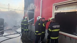 Incendiu devastator la un depozit de anvelope din Drobeta Turnu Severin! Avertismentul primit de locuitori prin sistemul Ro-Alert
