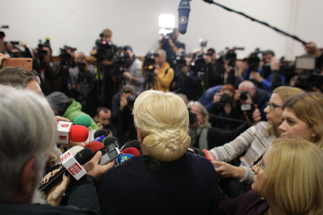 Cum a apărut îmbrăcată Viorica Dăncilă azi-dimineață, la vot! Detaliul observat de toată lumea