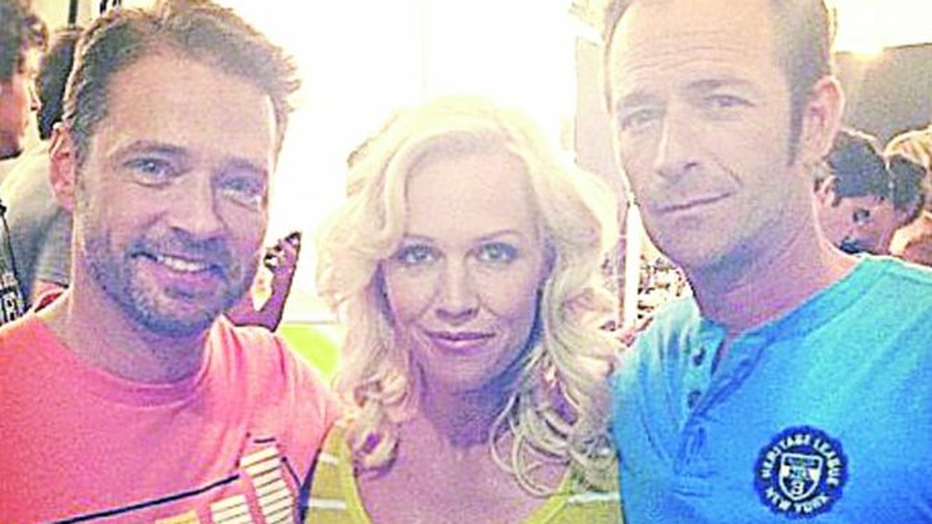 Jennie Garth, Jason Priestley si Luke Perry colaboreaza din nou. Trioul amoros din "Beverly Hills", reunit