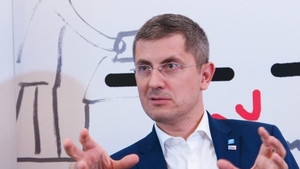 Dan Barna, primele declarații după ce a fost lovit de o mașină pe trecerea de pietoni. Deputatul se deplasa pe o trotinetă electrică: ”Trebuie să fac repaus”