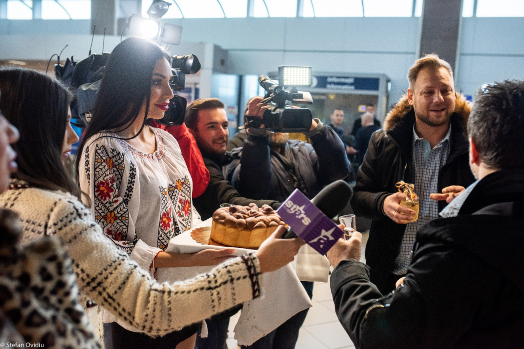Giannis Ploutarchos, întâmpinat cu pâine și sare de o bombă sexy