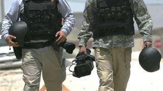 Corespondentii Kanal D din Afganistan, Florin Ghioca si Rolf Vescan, s-au rasturnat cu un blindat!