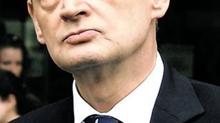 Sorin Oprescu, la a doua interventie impotriva tantarilor, cu un elicopter special! Primarul Capitalei tine la distanta virusul West Nile