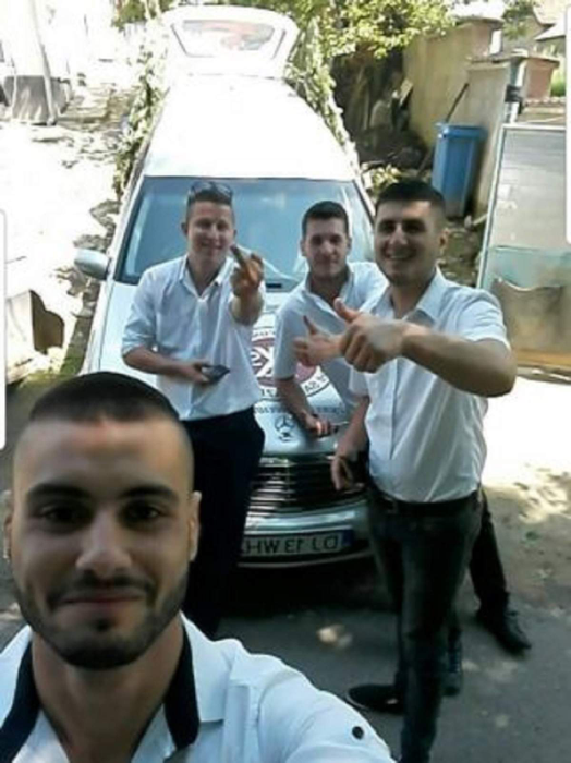 Revoltător! Ce au făcut în fața dricului angajații unei firmei de servicii funerare a Mitropoliei Olteniei, la o înmormântare