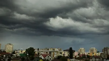 Vremea se schimbă radical! A fost emis COD GALBEN de furtună