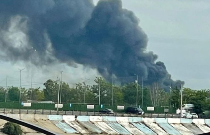 Incendiu violent în sectorul 6 al Capitalei/ sursă foto: social media