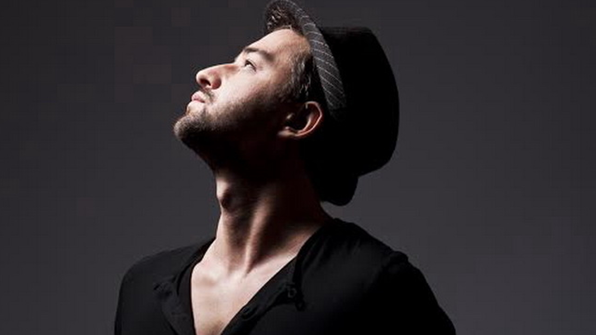 El este cel mai organizat artist cand vine vorba de Craciun! Daniel Lazar a cumparat cadourile pentru cei dragi de acum 4 luni