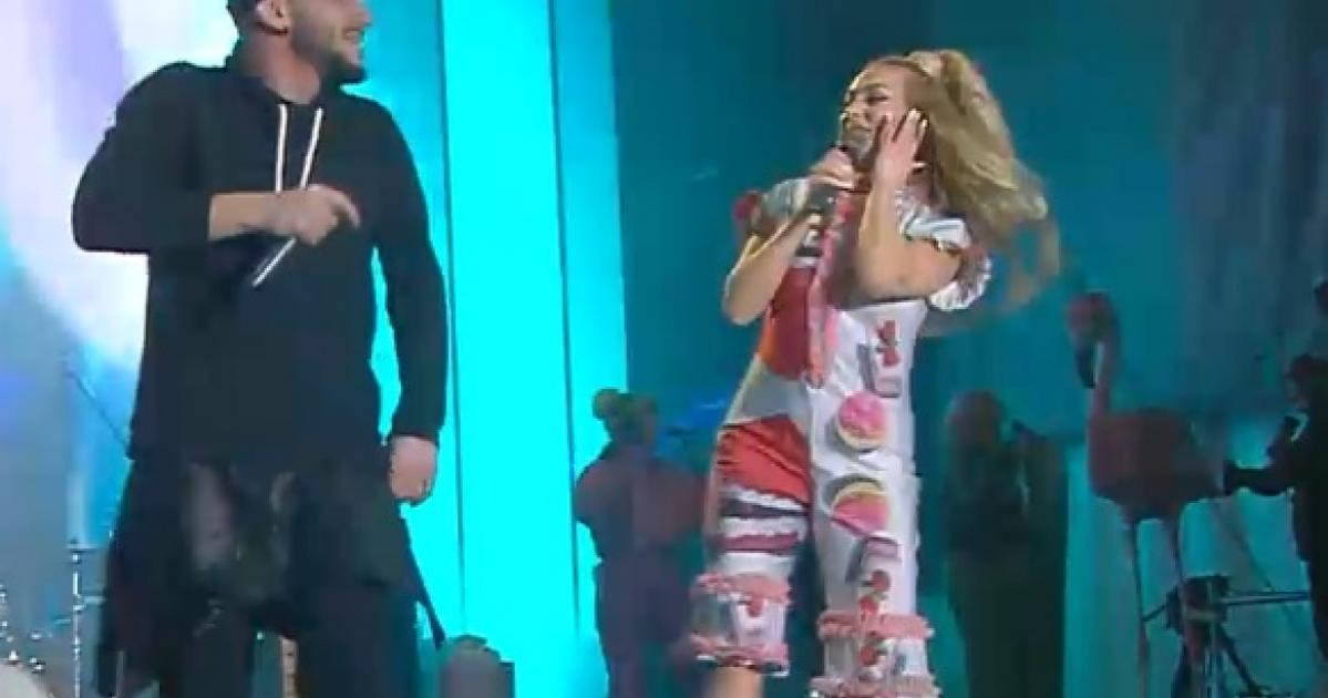 Bomba începutului de an! Delia Matache e însărcinată?! Și-a arătat burtica la concertul din Piața Constituției