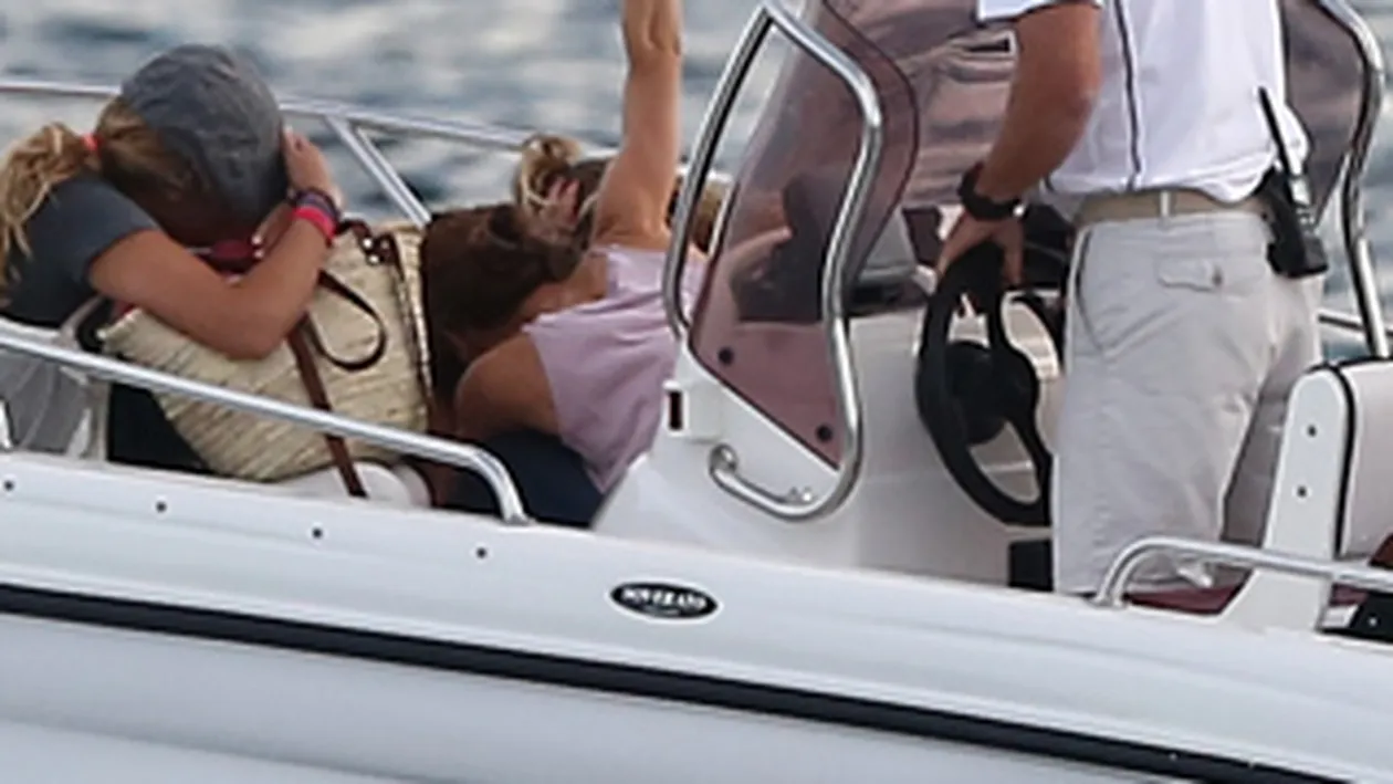 Vanessa Paradis, pachet de nervi dupa despartirea de Johnny Depp! N-o sa-ti vina sa crezi ce gest vulgar a facut in fata copiilor ei!