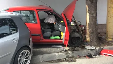 Accident grav la Constanța. O persoană a murit după ce s-a izbit frontal cu mașina de un copac VIDEO