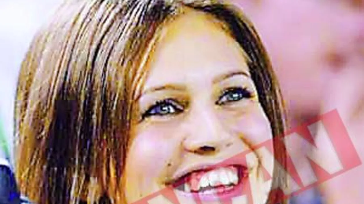 Iubita lui Abramovici pozeaza in intelectuala