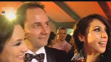 Ce party! Năşica Andra a dansat până dimineaţă...şi când n-a mai putut, şi-a dat pantofii jos şi a stat în picioarele goale!