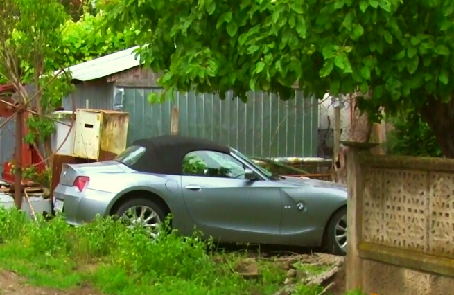 Șoferul a rupt o țeavă de gaze după ce l-a spulberat pe muncitor