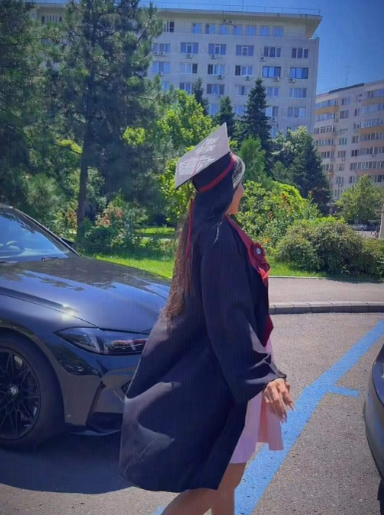 Bucurie mare în familia lui Sile Cămătaru! Fiica lui cea mică a terminat facultatea