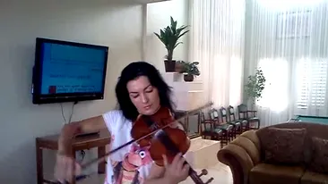 N-ai mai auzit-o cântând aşa pasional! Vezi un VIDEO de colecţie cu Silvia Lăuneanu cântând cea mai celebră baladă românească!