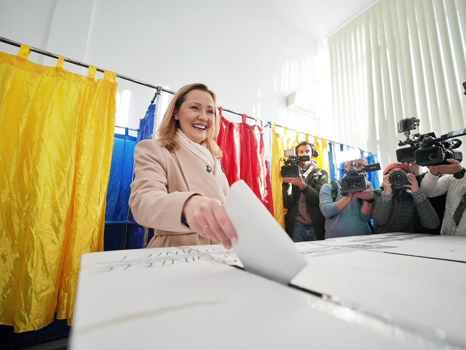 Iulia Albu, despre ținuta purtată de Elena Lasconi. Foto: Facebook (Elena Lasconi)