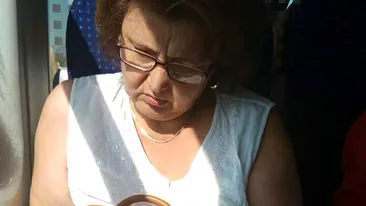 O femeie din Pitești i-a șocat pe călătorii dintr-un tren CFR! Cum a reacționat când i-a fost atrasă atenția, după ce și-a ascuns gunoiul între scaune