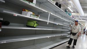 Oamenii au început să se bată pe mâncare în supermarketuri: "Fără sare, fără zahăr, fără paste, doar cu orez scump"