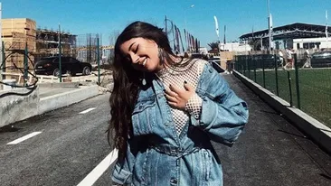 Nicole Cherry s-a distrat cu prietenii la mare