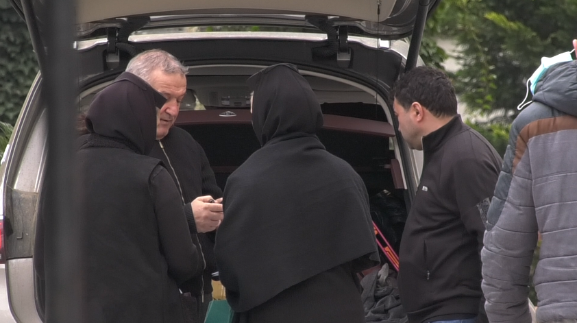 Gigi Becali, alături de mai multe măicuțe, la "Palat" (Foto: CANCAN.RO)