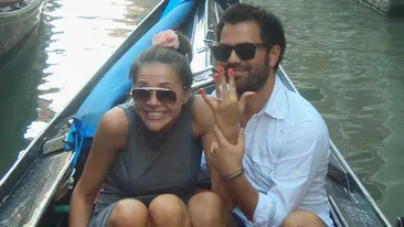 O cunoscută vedetă TV a fost cerută în căsătorie de iubitul ei! Întreaga scenă a avut loc în Veneţia: A fost ca în filme