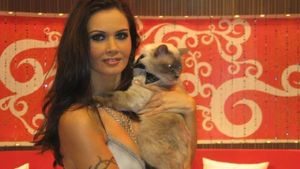Oana Zăvoranu, reacţie acidă după ce a făcut un apel disperat: "Îl vedeţi pe acest înger? Vă rog să îmi faceţi această dorinţă arzătoare să devină realitate. Mă simt agresată de ASTA"