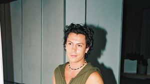 Cum arăta acum 20 de ani cel ce a dat rockul pe telenovele: poza cu Răzvan Fodor, găsită în redacție într-o cutie de chitară electrică