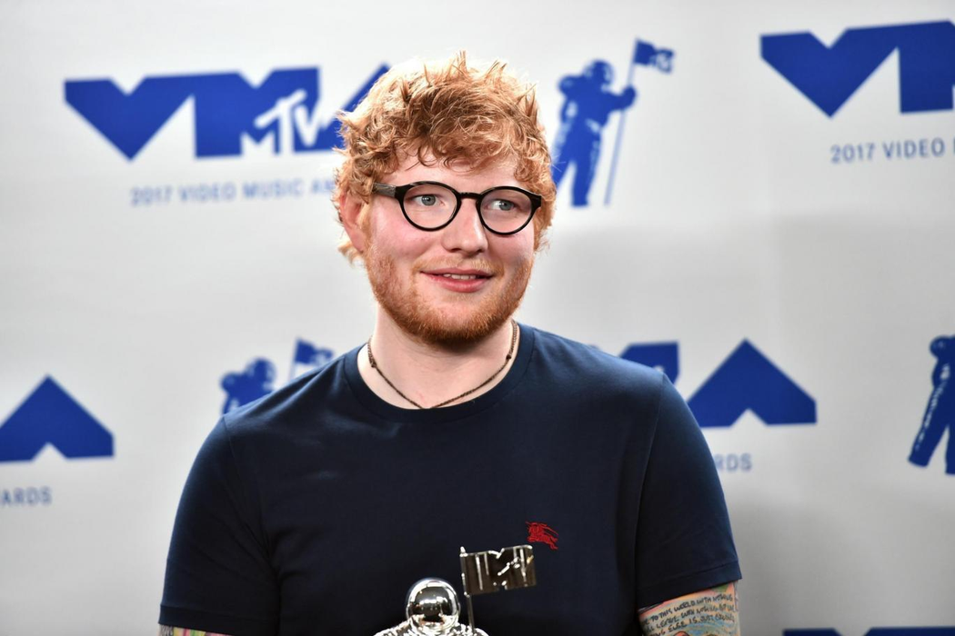 Prima apariţie a celebrului ED SHEERAN, după ce a fost implicat într-un accident rutier! A făcut mărturisiri şocante în direct: „Nu mi-am dat seama…”