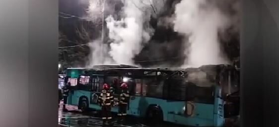 Prima reacție a șoferului aflat la volanul autobuzului care a luat foc în Capitală. A salvat viața a 7 călători!