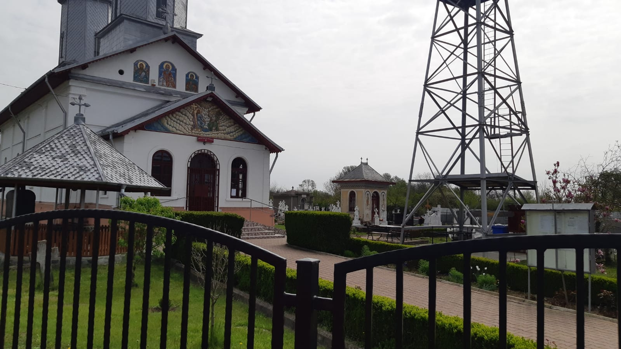 Una dintre bisericile jefuite de tânăr