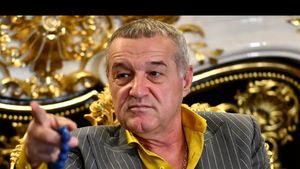 Marius Lăcătuș l-a contrat dur pe Gigi Becali, în direct la TV. ”Nu am zis eu că furi. Te roade, te roade”