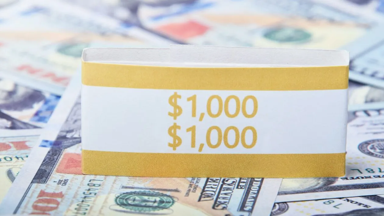 De la cowboy și ghiuluri până la tatuaje – misterul semnului dolarului care ne urmărește peste tot