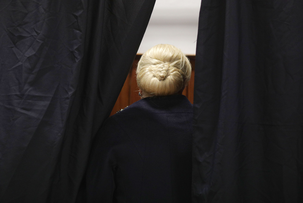 Cum a apărut îmbrăcată Viorica Dăncilă azi-dimineață, la vot! Detaliul observat de toată lumea