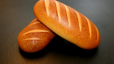 De ce pâinea din comerț rezistă atât de mult. Ce conține, de fapt, alimentul care nu lipsește niciodată de pe masa românilor