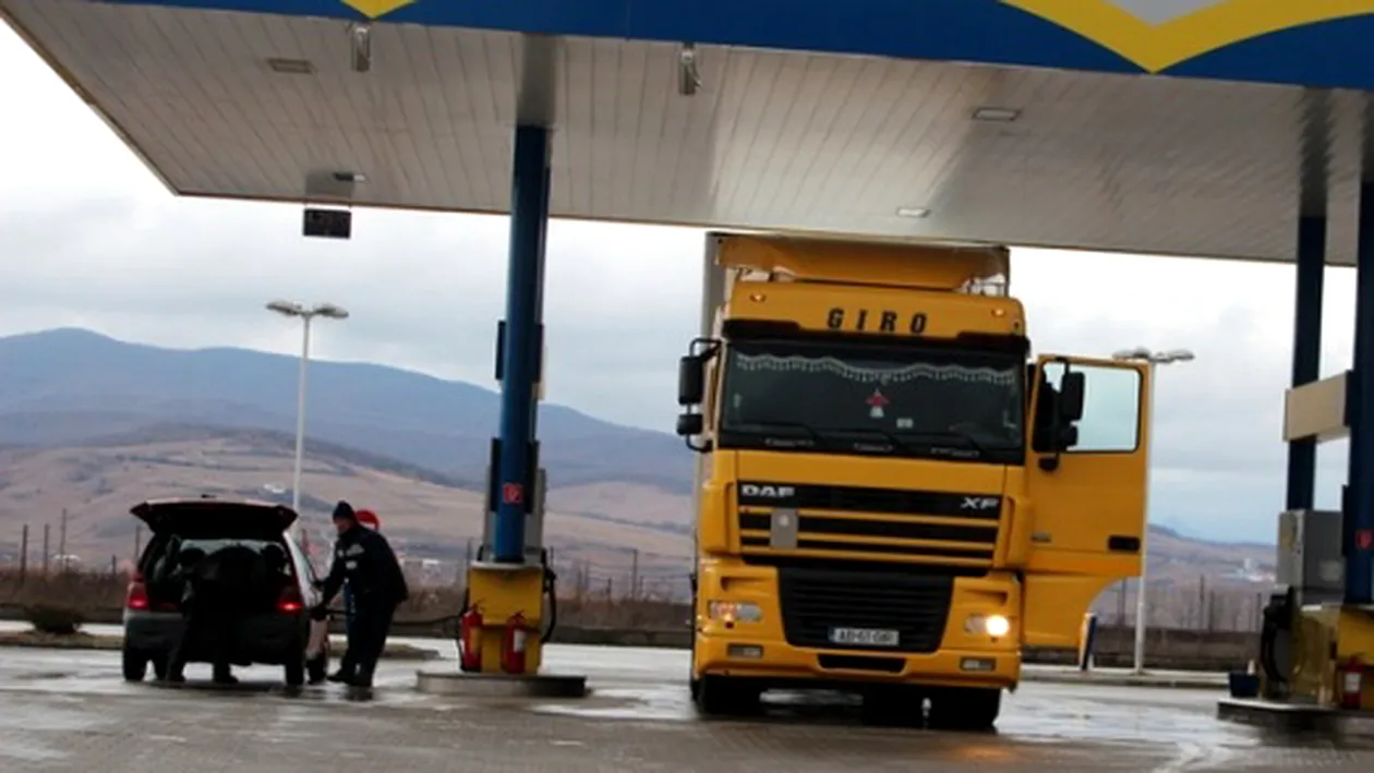 Transportatorii ameninţă cu proteste după supra-accizarea benzinei şi motorinei