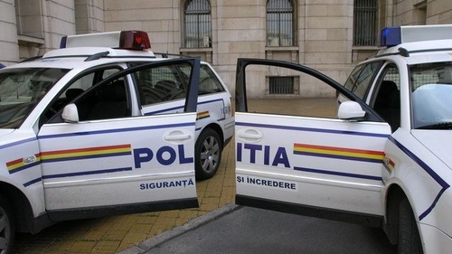 Scene revoltătoare. Elevă din Ploieşti, bătută şi umilită de două colege