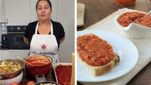 Cât costă un borcan de zacuscă făcut de Gabriela Cristea? După cozonaci, vinde şi din cămară