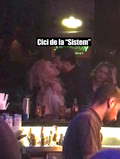 Fostul senator Cici a tăbărât pe iubita lui într-un bar