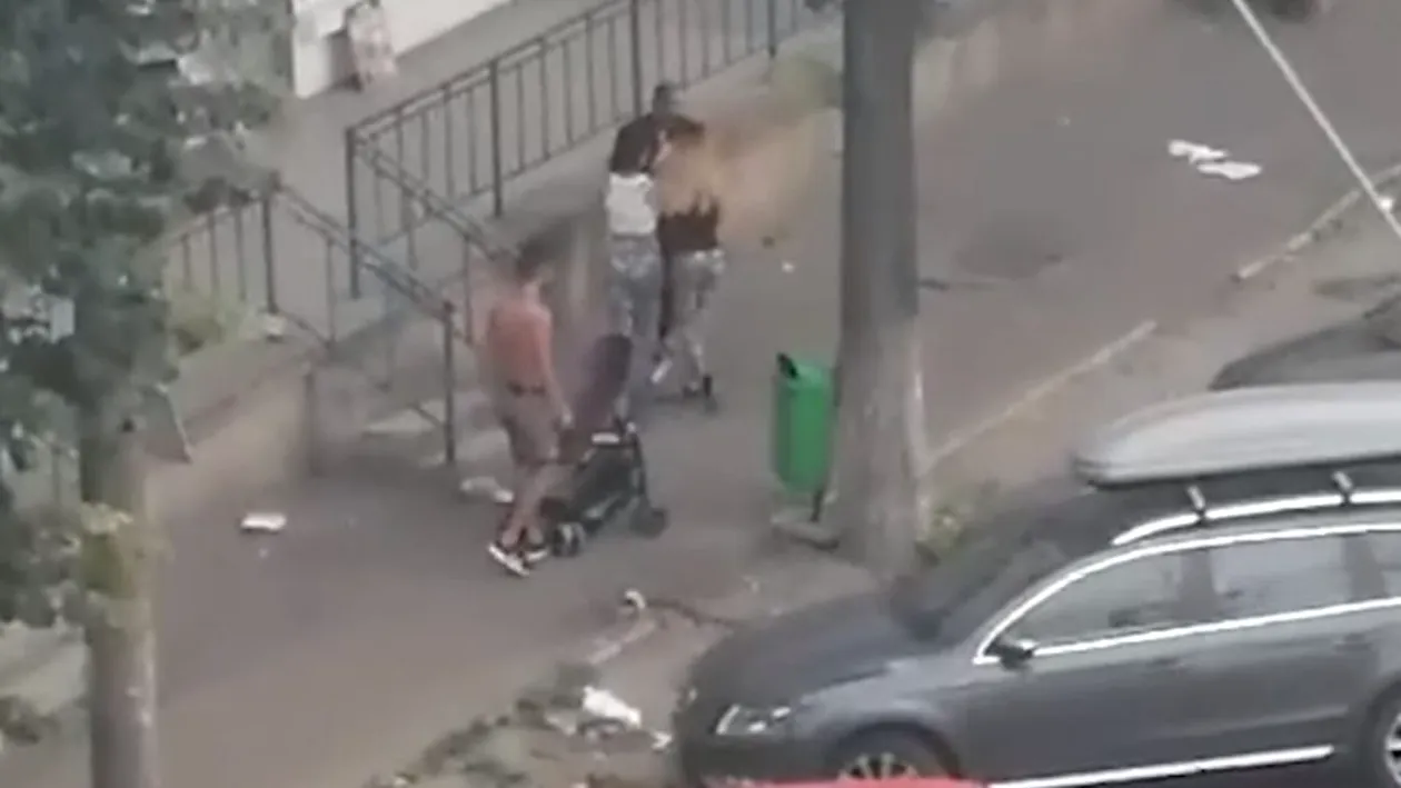 Așa iese când fostul și actualul iubit se întâlnesc! Bătaie filmată în plină stradă, în Buzău, între rivali! Victimă a căzut și femeia VIDEO